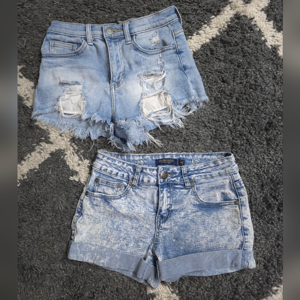 Lot Of 2 Denim Jeans Shorts Denim Blvd & Forever 21 Size Small / 24" Waist